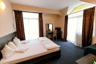 Отель Hotel Nicoleta Бэйле-Феликс Двухместный номер с 1 кроватью или 2 отдельными кроватями и балконом-7
